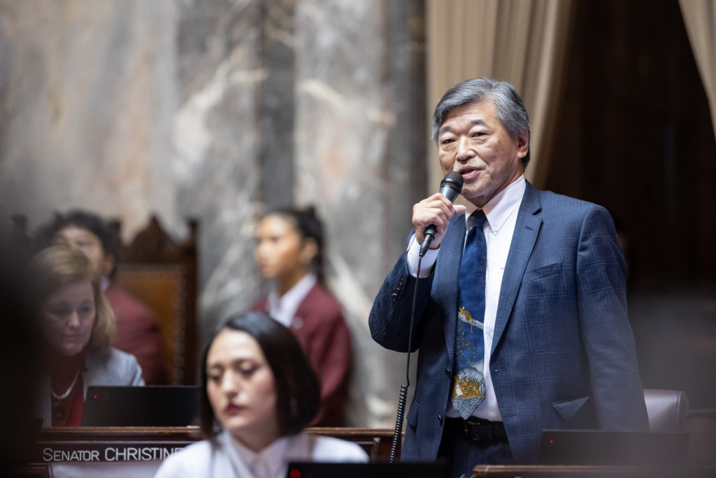 Sen. Bob Hasegawa speaking on the Senate floor