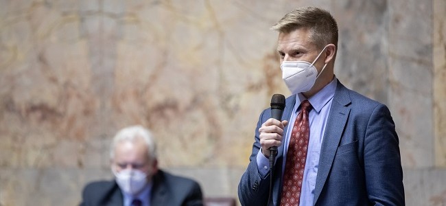 Senator Jamie Pedersen speaks into a microphone on the senate floor in olympia